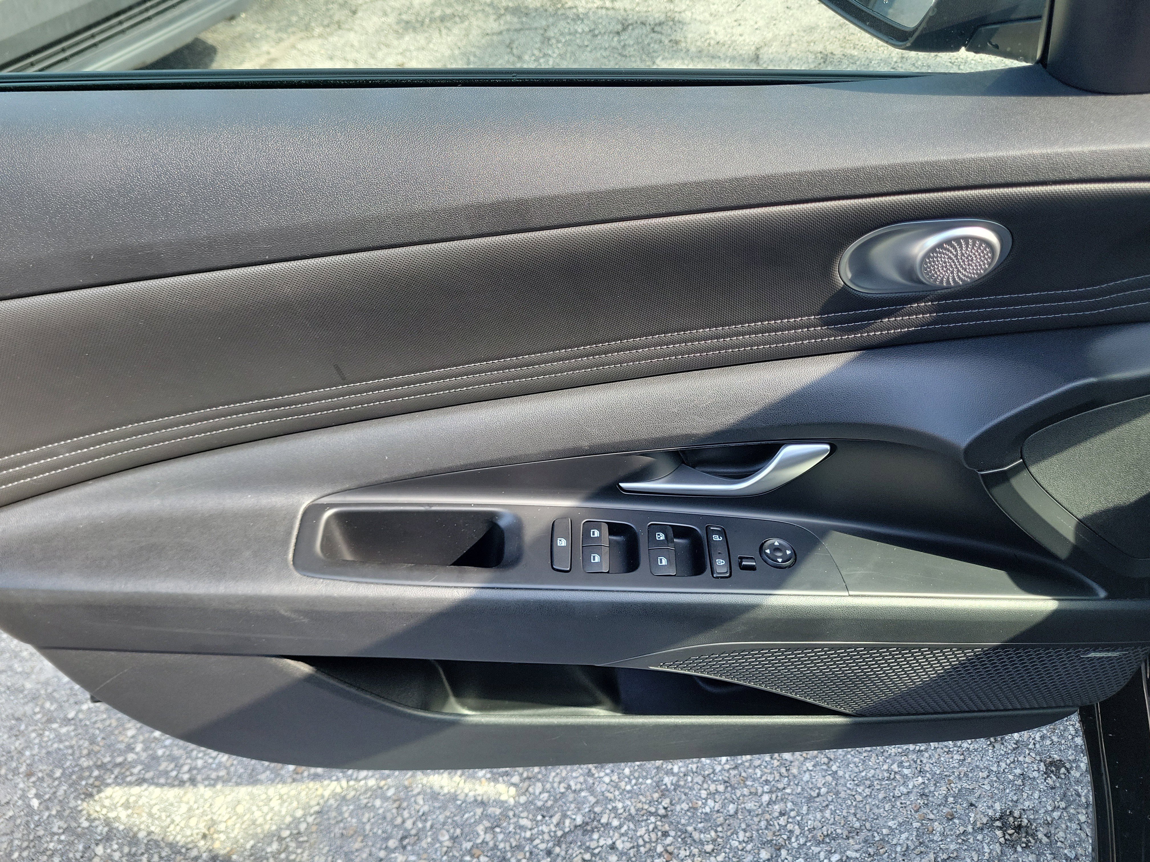 Used 2021 Hyundai Elantra Limited FWD image 19