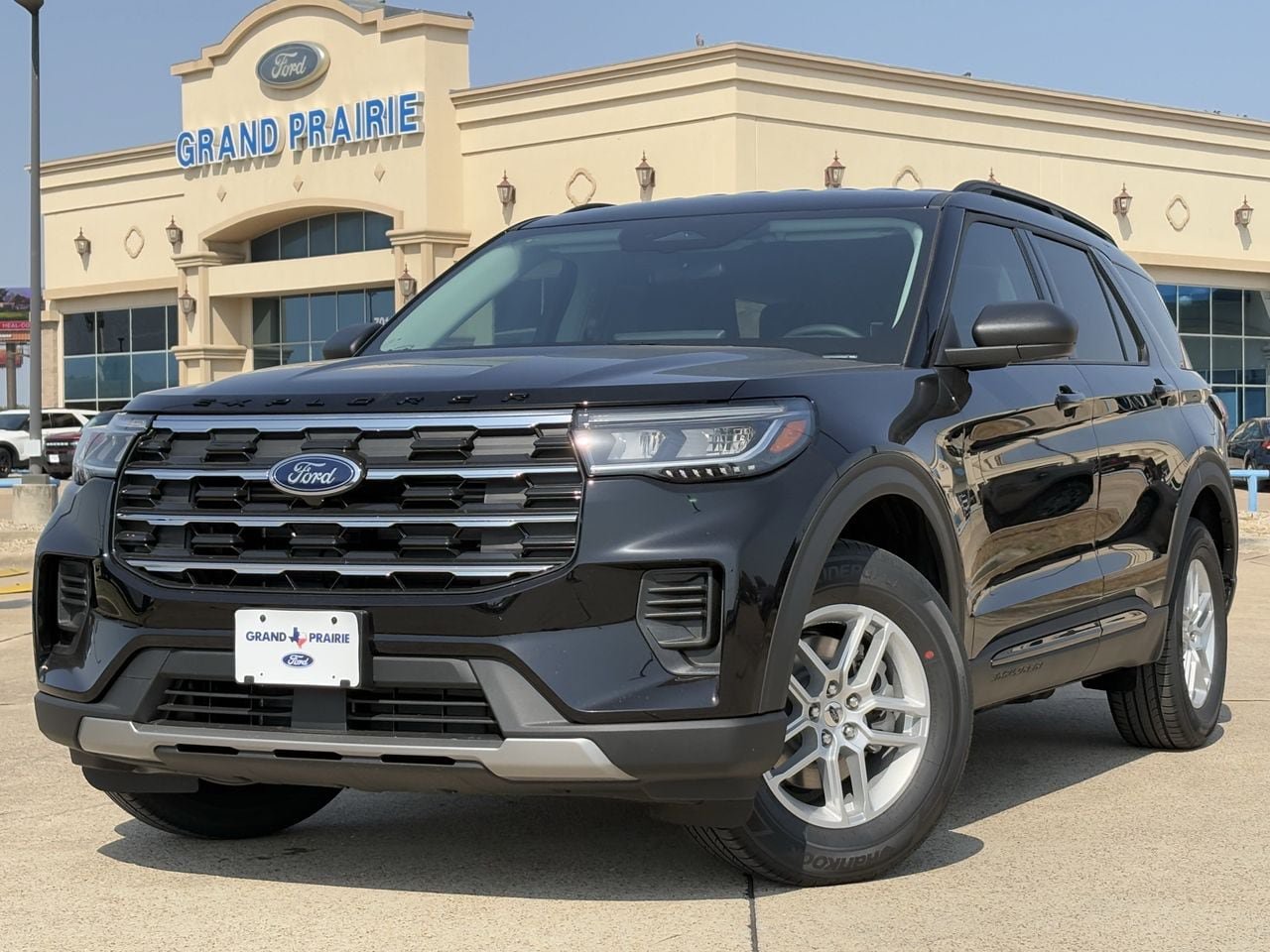 New 2026 Ford Explorer Active RWD image 2