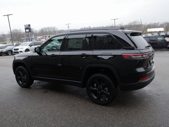 New 2025 Jeep Grand Cherokee Altitude image 8
