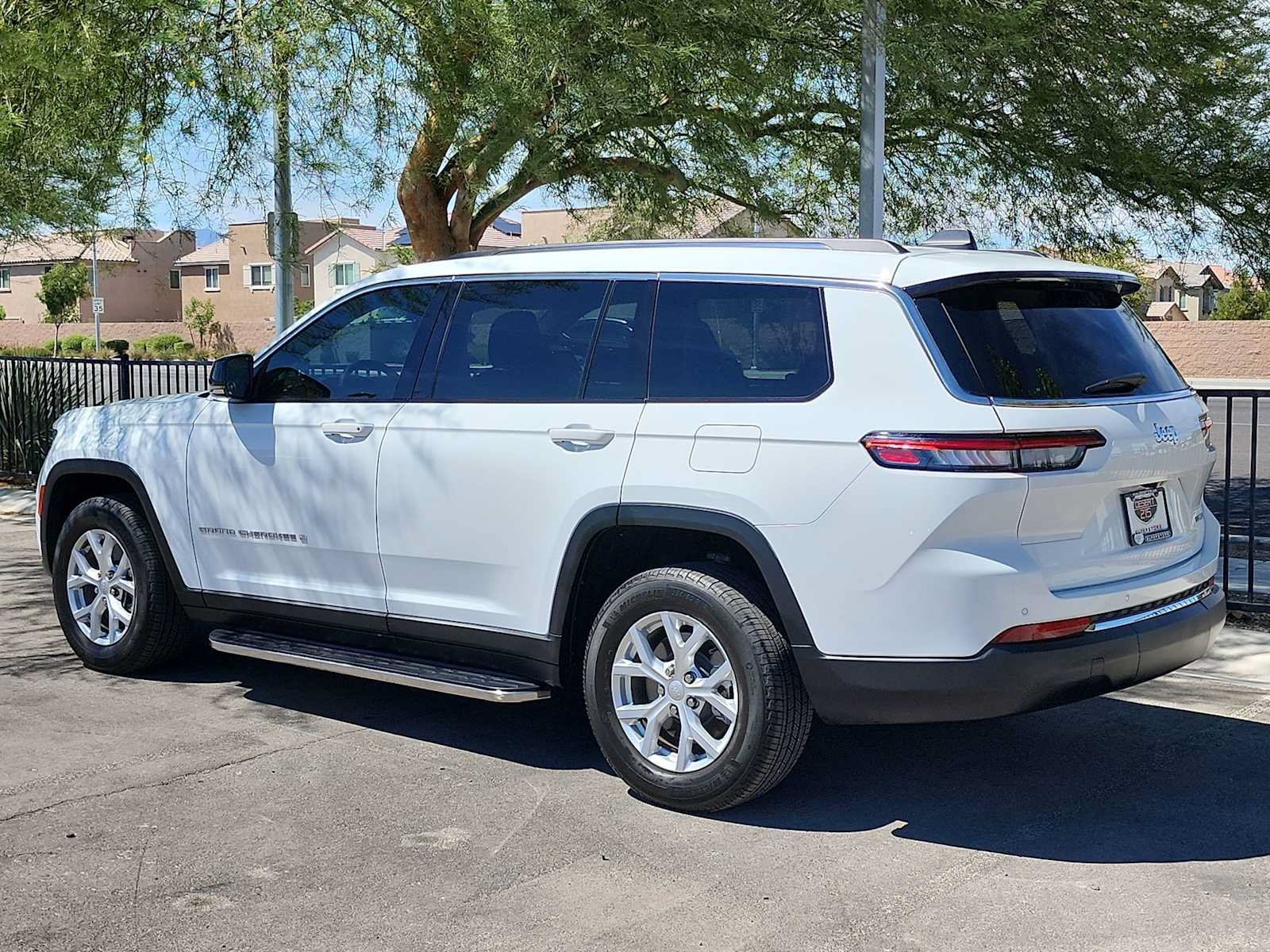 Used 2024 Jeep Grand Cherokee L Limited RWD image 6