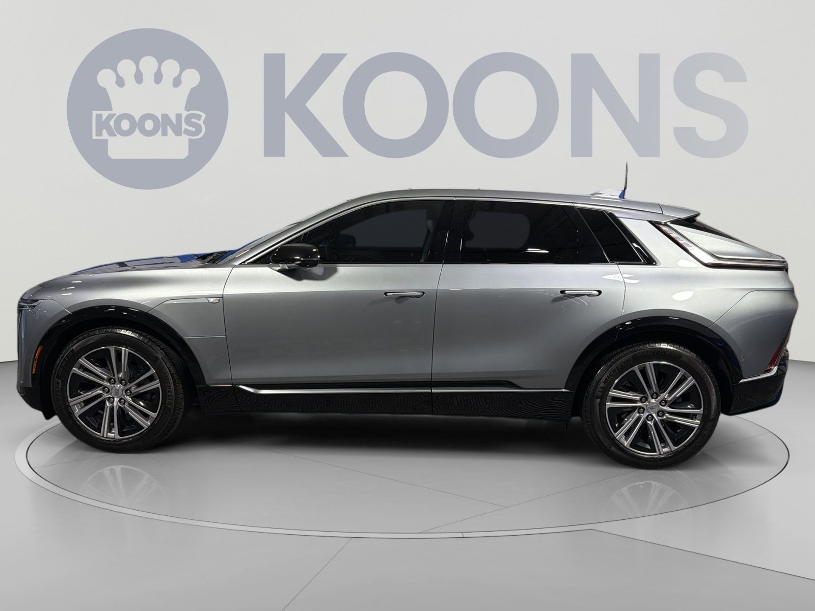 Used 2024 Cadillac Lyriq Luxury AWD/4WD image 2