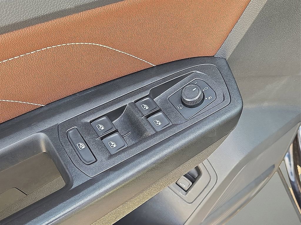 Used 2021 Volkswagen Atlas SEL Premium image 24