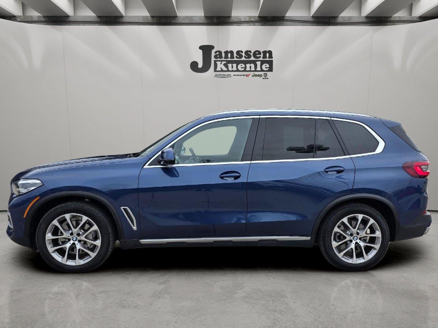 Used 2023 BMW X5 xDrive40i w/ Premium Package AWD/4WD image 1