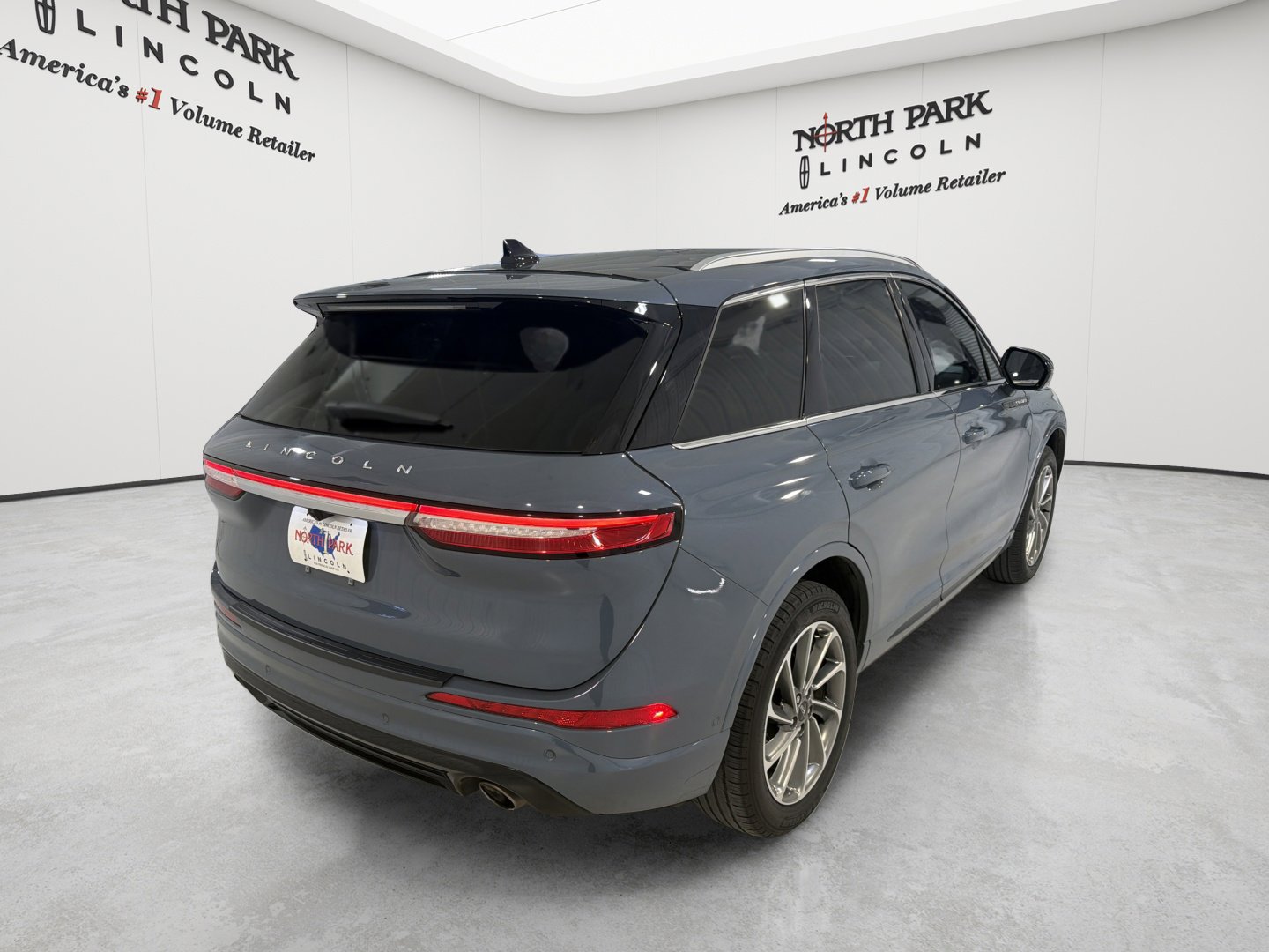 Used 2023 Lincoln Corsair Grand Touring w/ Equipment Group 302A AWD/4WD image 5