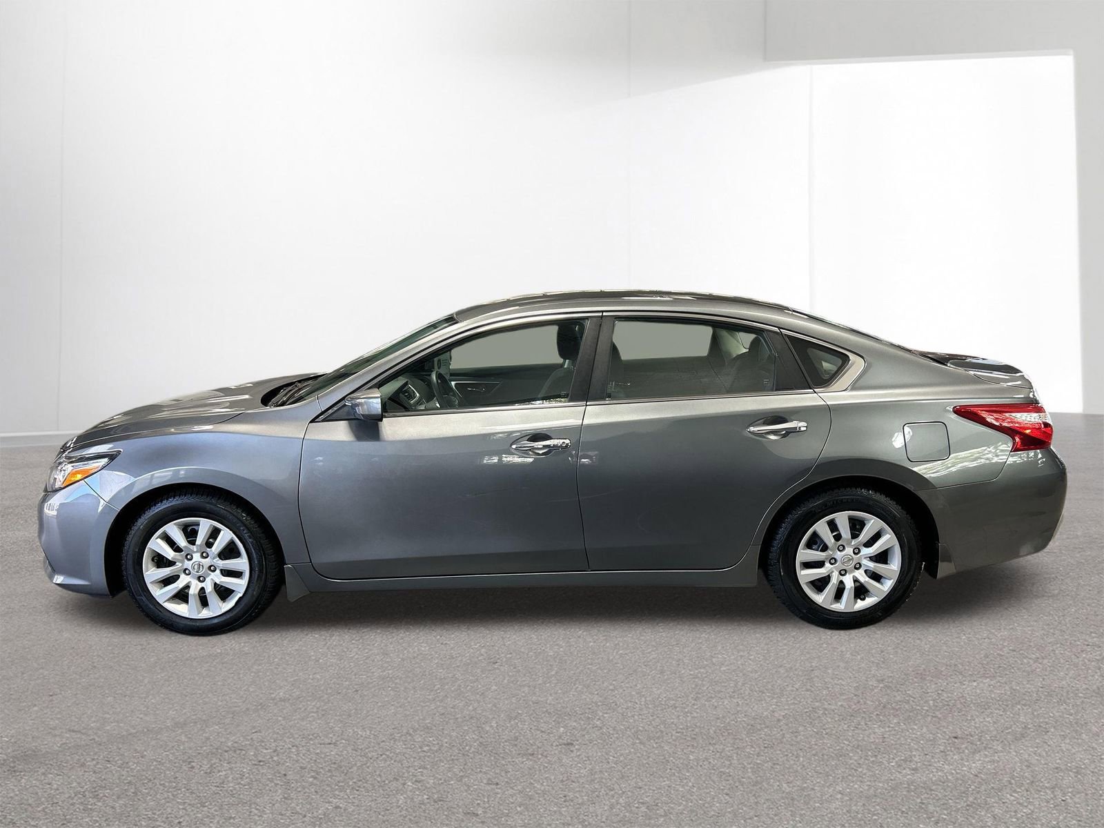 Used 2017 Nissan Altima 2.5 S w/ Power Driver Seat Package FWD image 35