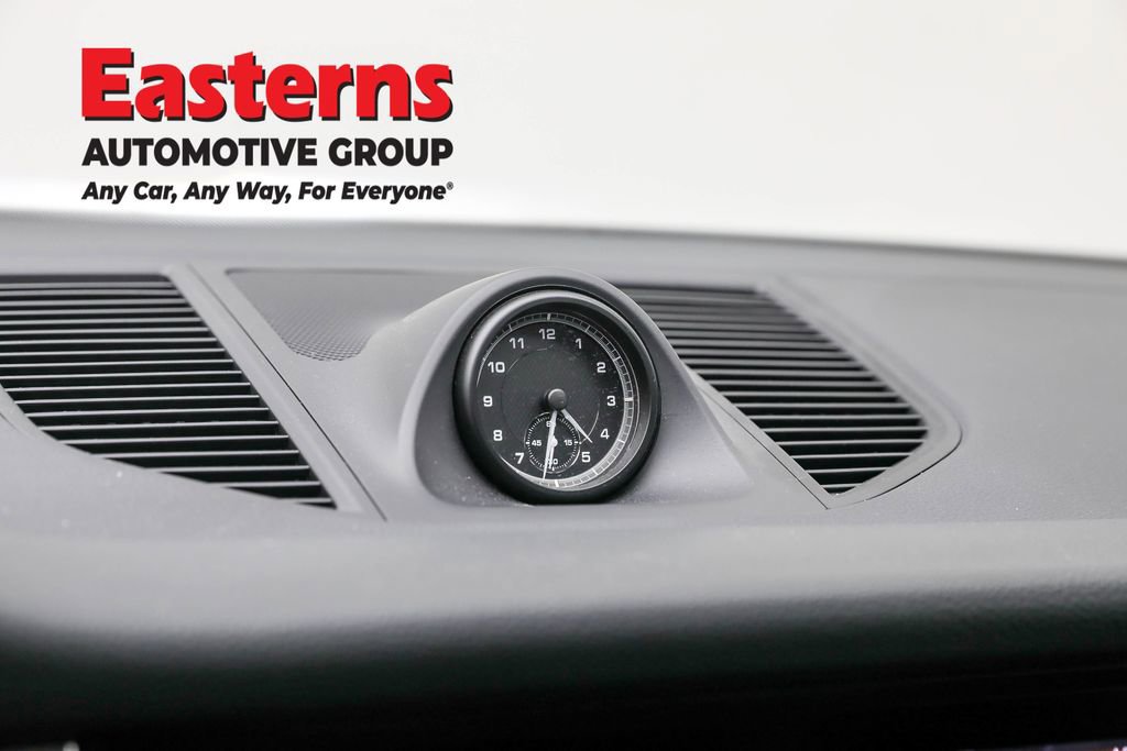 Used 2023 Porsche Macan T image 18