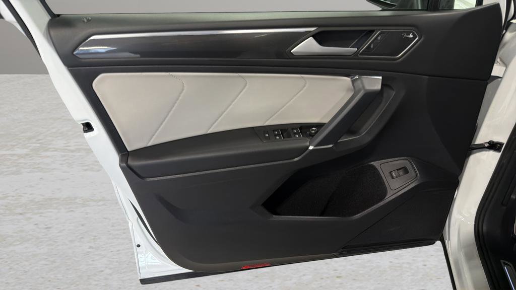 Used 2020 Volkswagen Tiguan SEL Premium R-Line image 10