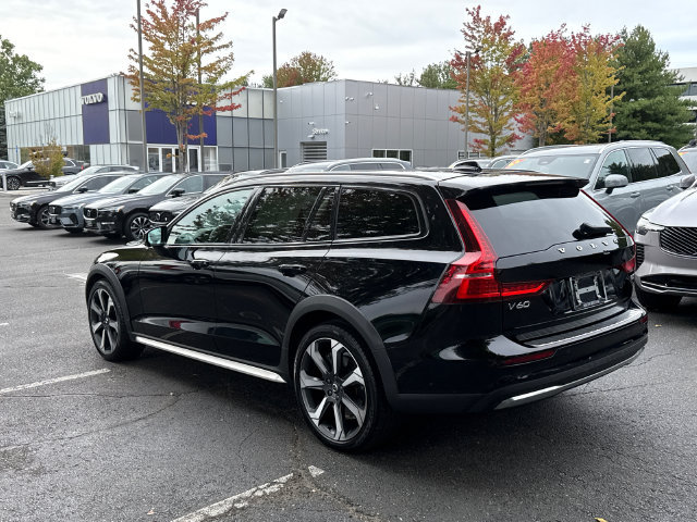 Used 2024 Volvo V60 B5 Cross Country Ultimate w/ Protection Package Premier AWD/4WD image 2