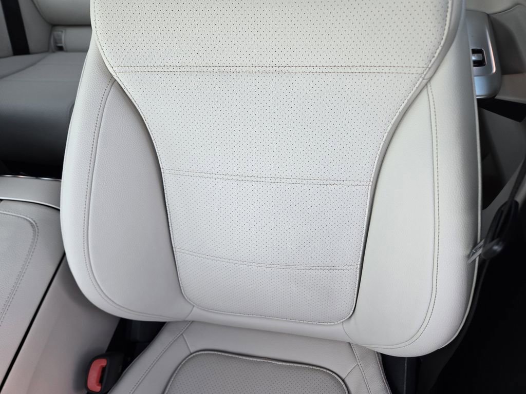 Used 2025 Mercedes-Benz C 300 4MATIC Sedan image 20