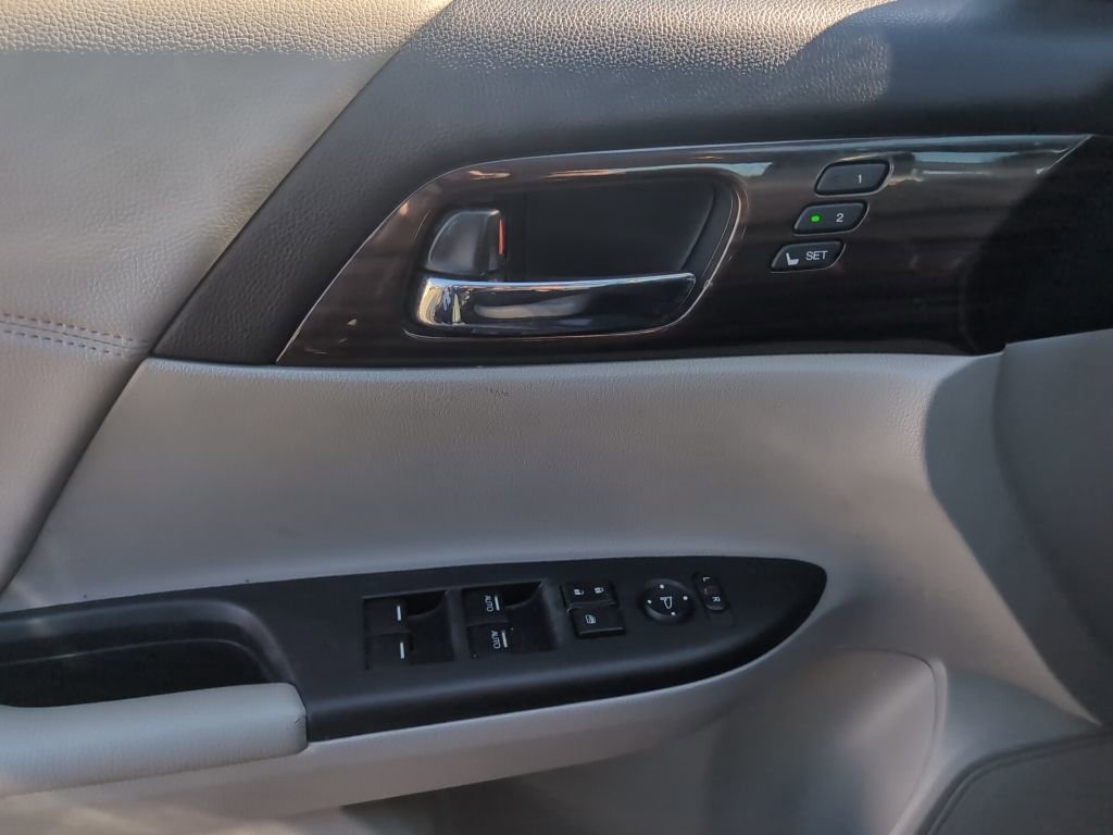 Used 2017 Honda Accord EX-L image 24