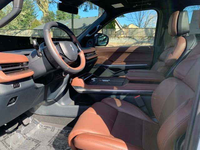 New 2026 Lincoln Navigator Reserve AWD/4WD image 14