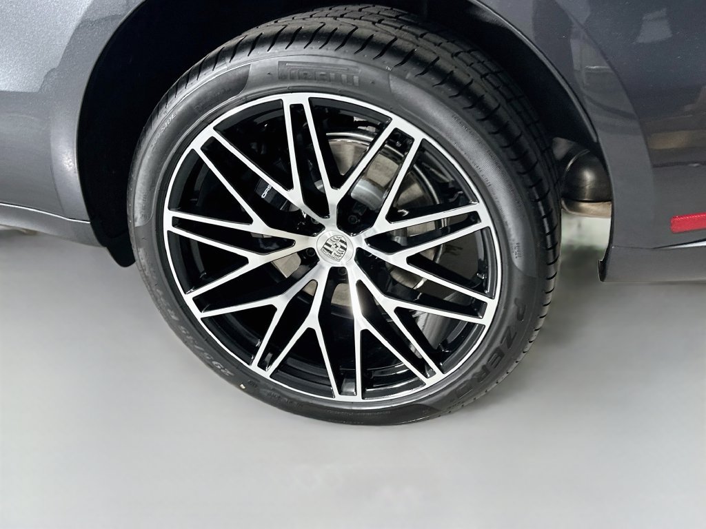 Certified 2026 Porsche Macan AWD/4WD image 34