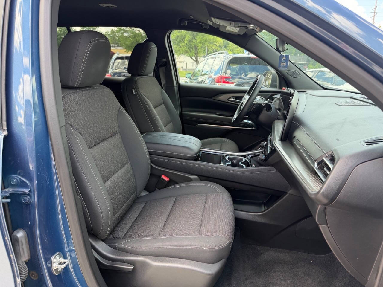 Used 2025 Chevrolet Traverse LT w/ Enhanced Driving Package FWD image 21