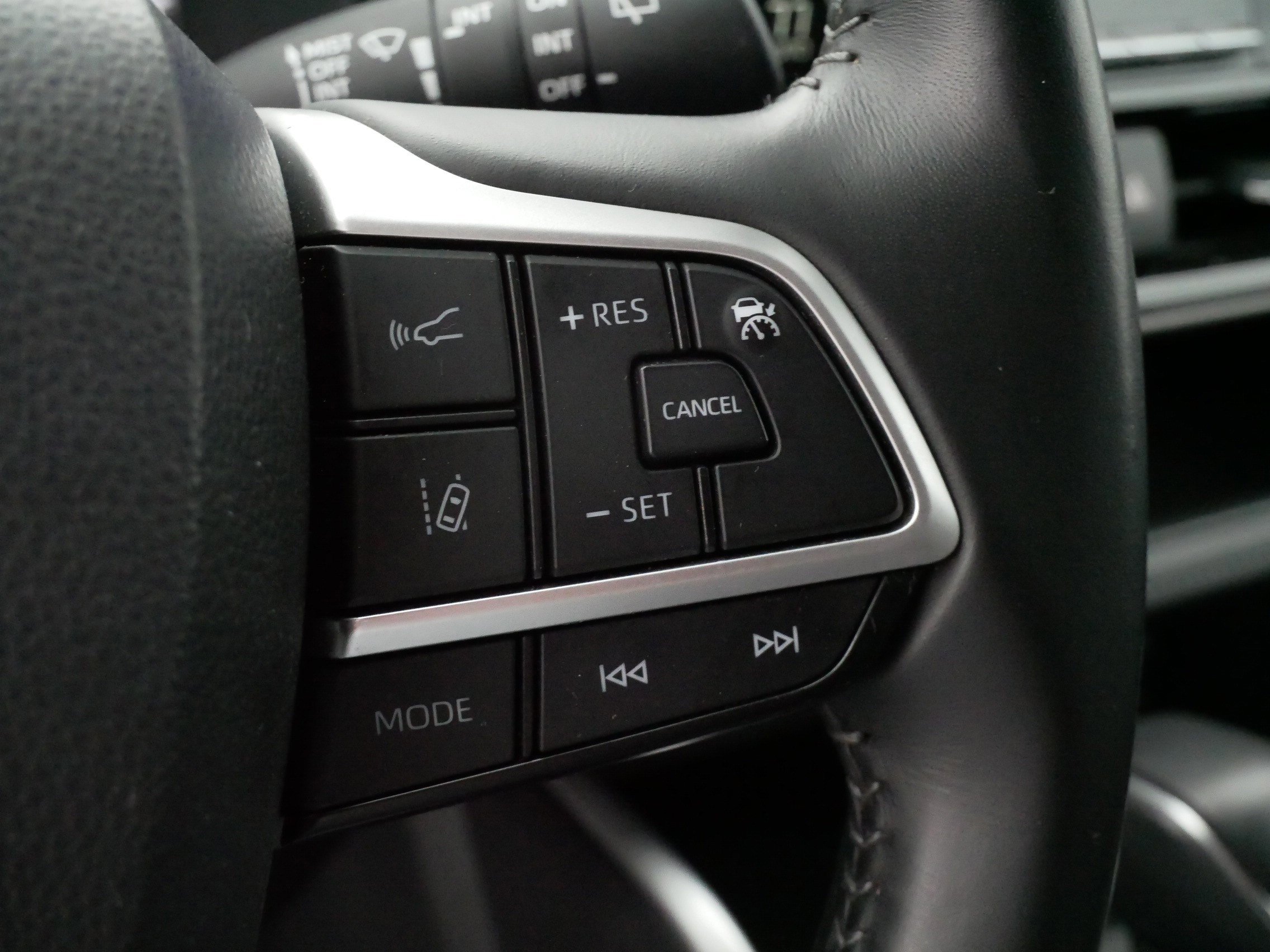 Certified 2024 Toyota Highlander LE AWD/4WD image 27