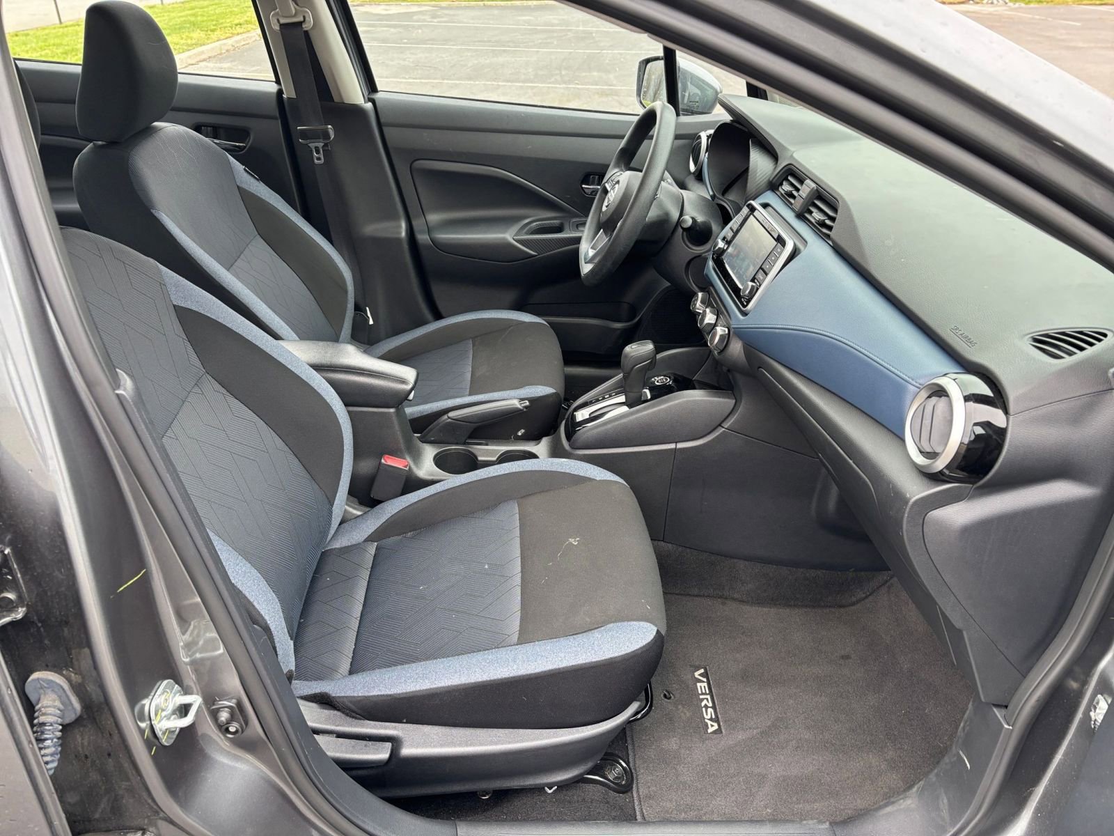 Used 2025 Nissan Versa SV FWD image 34