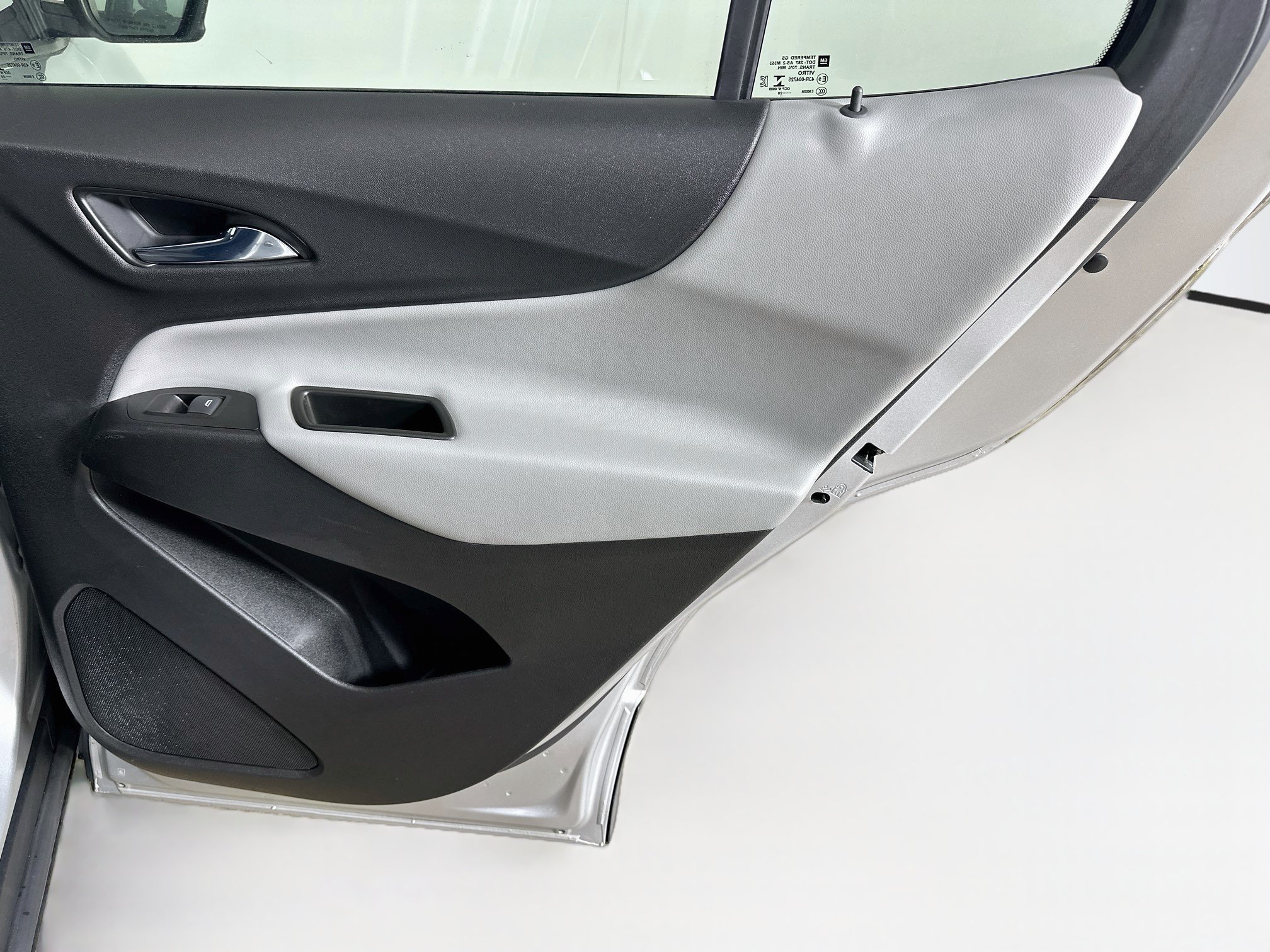 Used 2020 Chevrolet Equinox LS FWD image 28