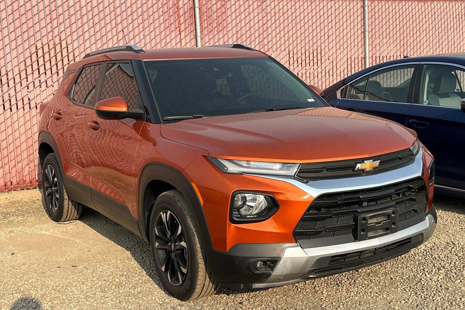 Used 2023 Chevrolet TrailBlazer LT w/ Convenience Package FWD image 2