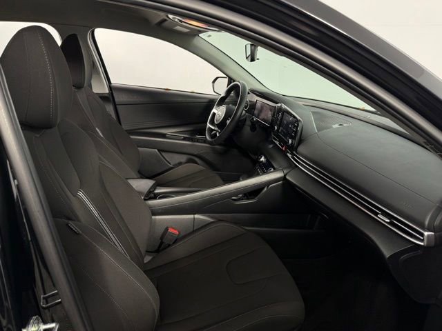 Used 2022 Hyundai Elantra SEL w/ Convenience Package image 16