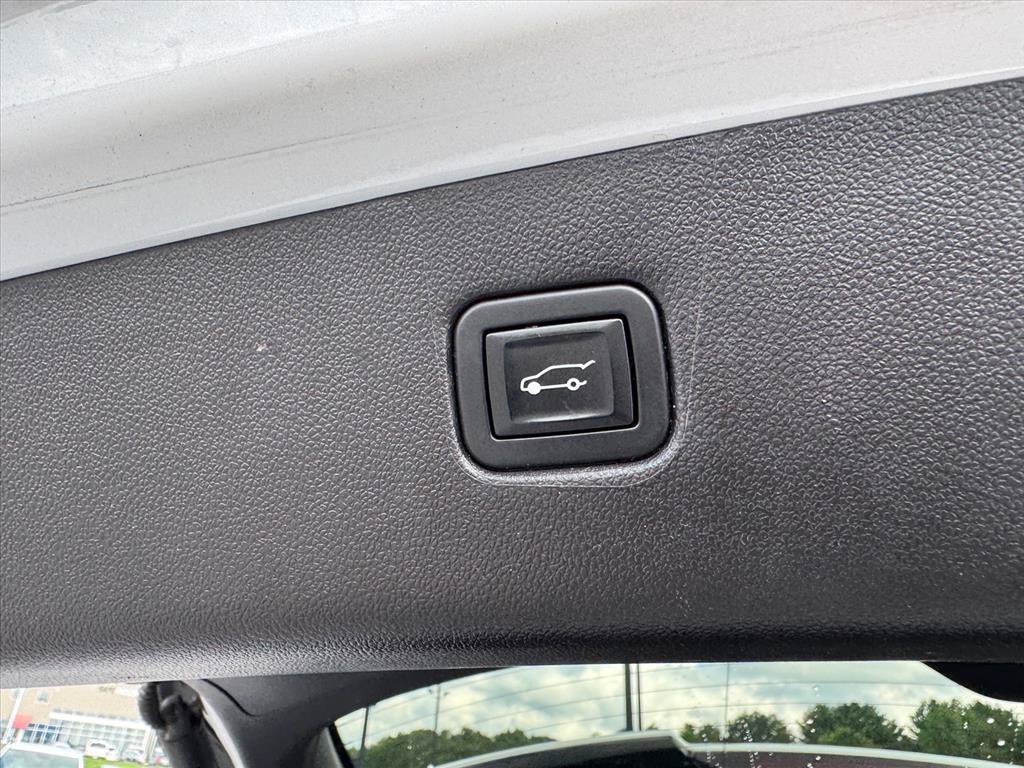 Used 2020 Chevrolet Blazer Premier w/ Driver Confidence II Package FWD image 11