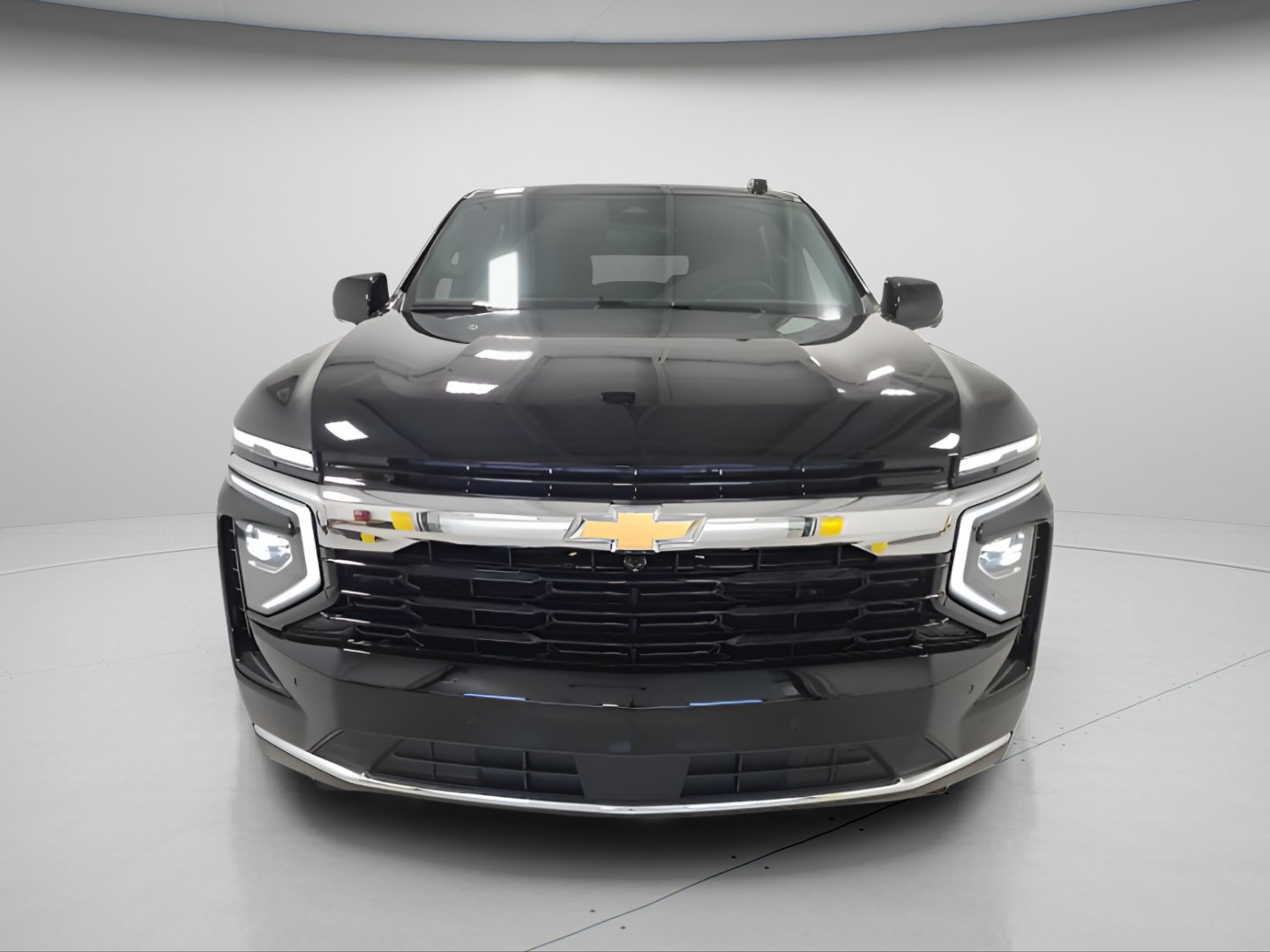 Used 2026 Chevrolet Suburban LS AWD/4WD image 2