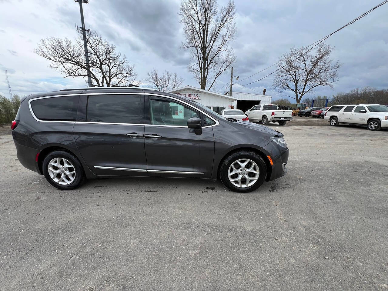 Used 2017 Chrysler Pacifica Touring-L Plus image 5