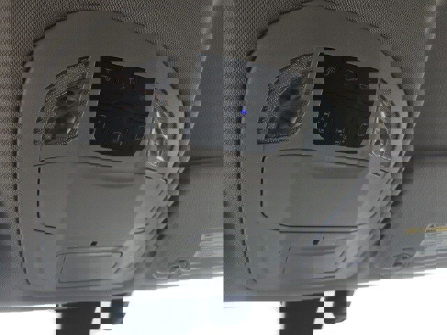 Used 2017 Chrysler Pacifica Touring-L w/ Tire & Wheel Group image 18