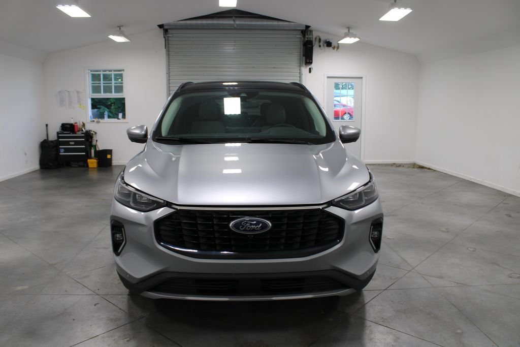 Used 2023 Ford Escape Platinum AWD/4WD image 3