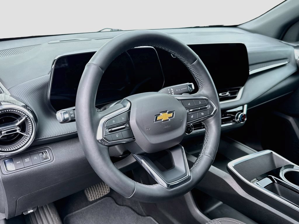 Used 2025 Chevrolet Equinox LT AWD/4WD image 11