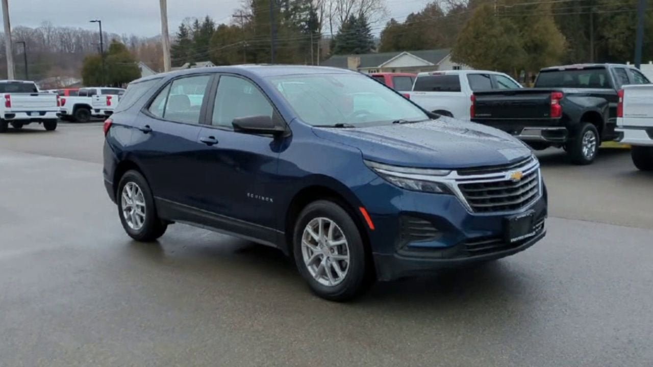 Certified 2023 Chevrolet Equinox LS AWD/4WD image 2