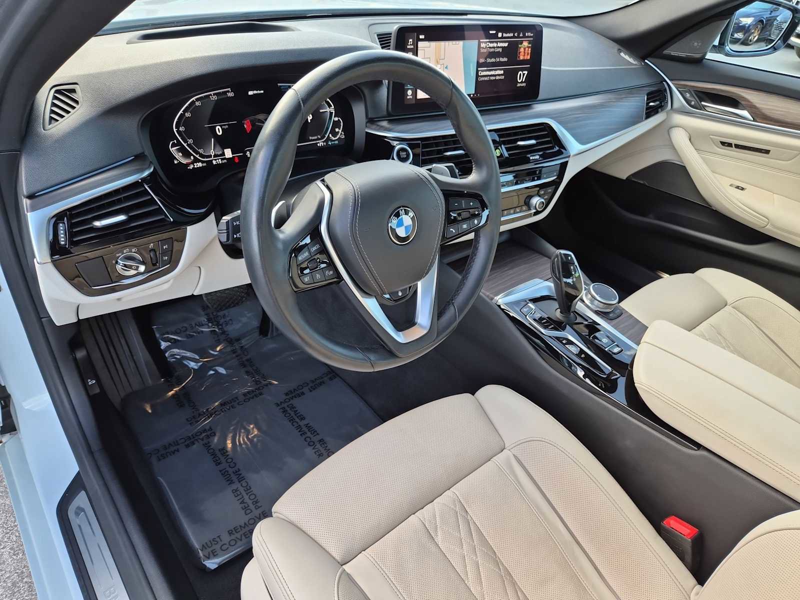 Used 2021 BMW 530e 530e w/ Premium Package image 2