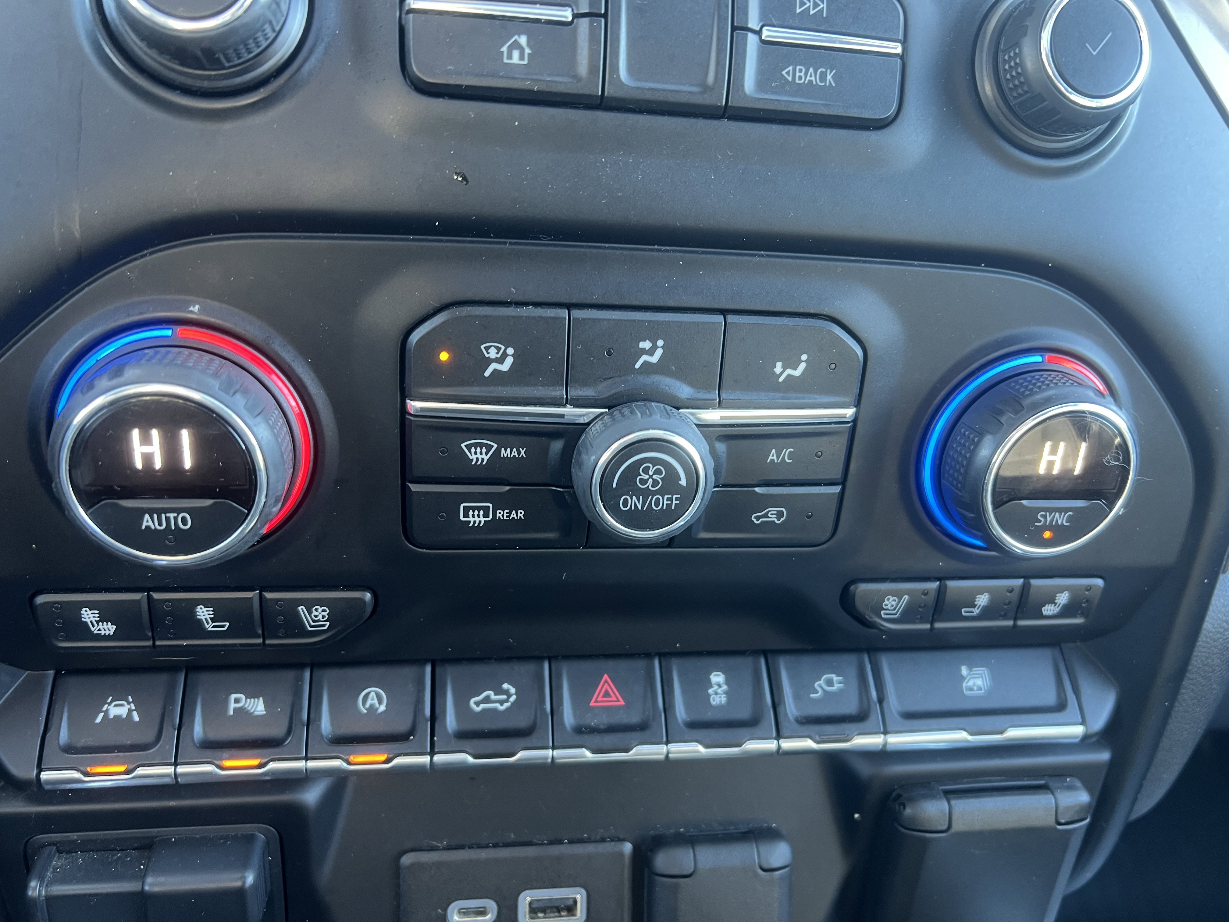 Used 2019 Chevrolet Silverado 1500 High Country w/ Technology Package image 23