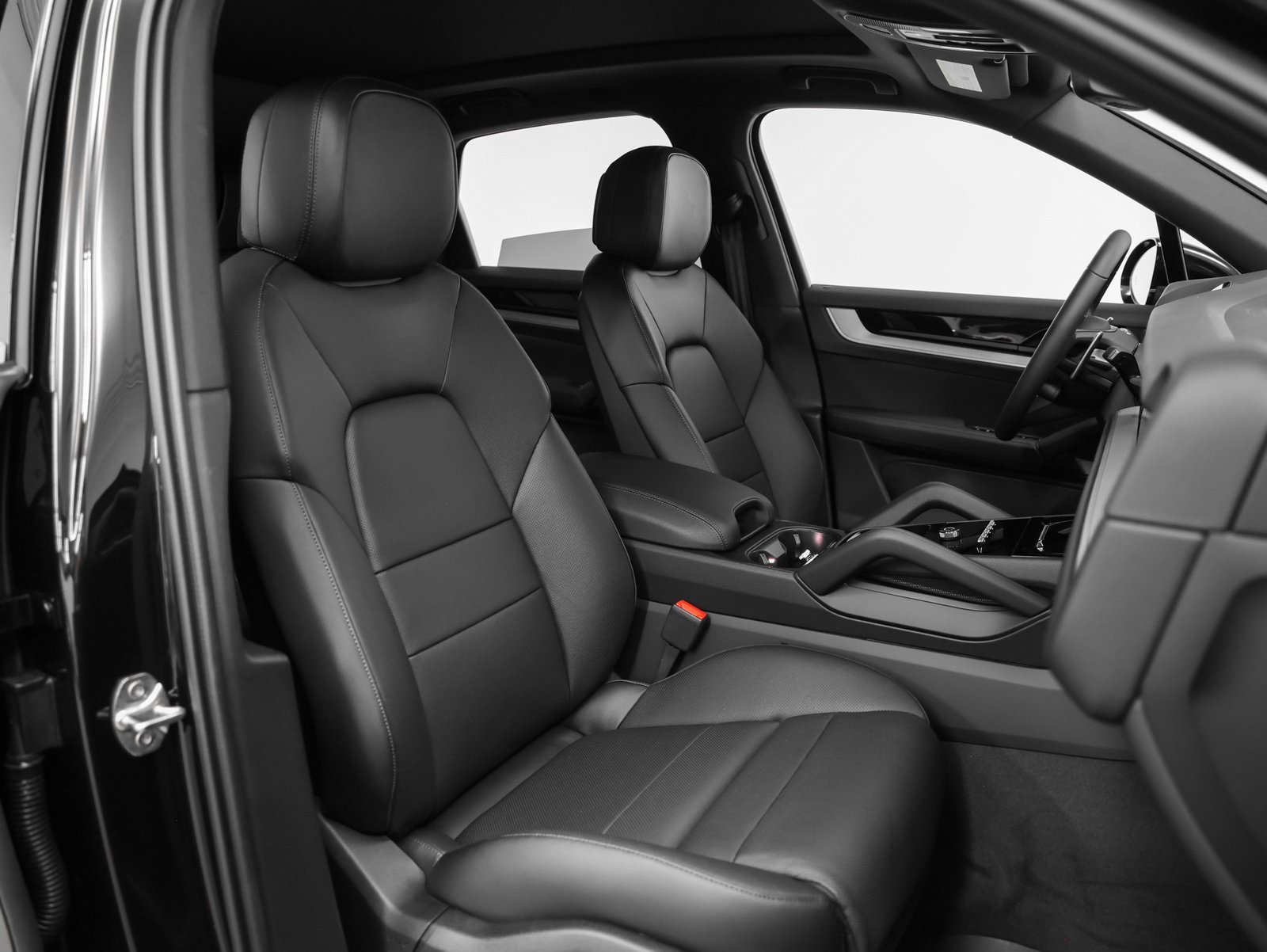 Certified 2025 Porsche Cayenne image 19