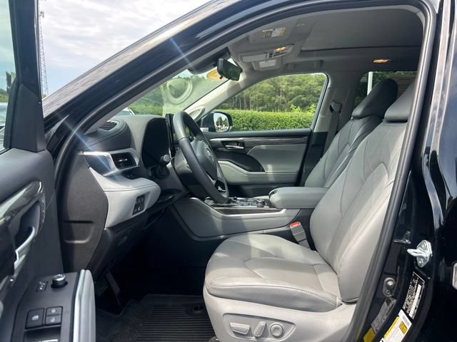 Used 2025 Toyota Highlander Platinum AWD/4WD image 15