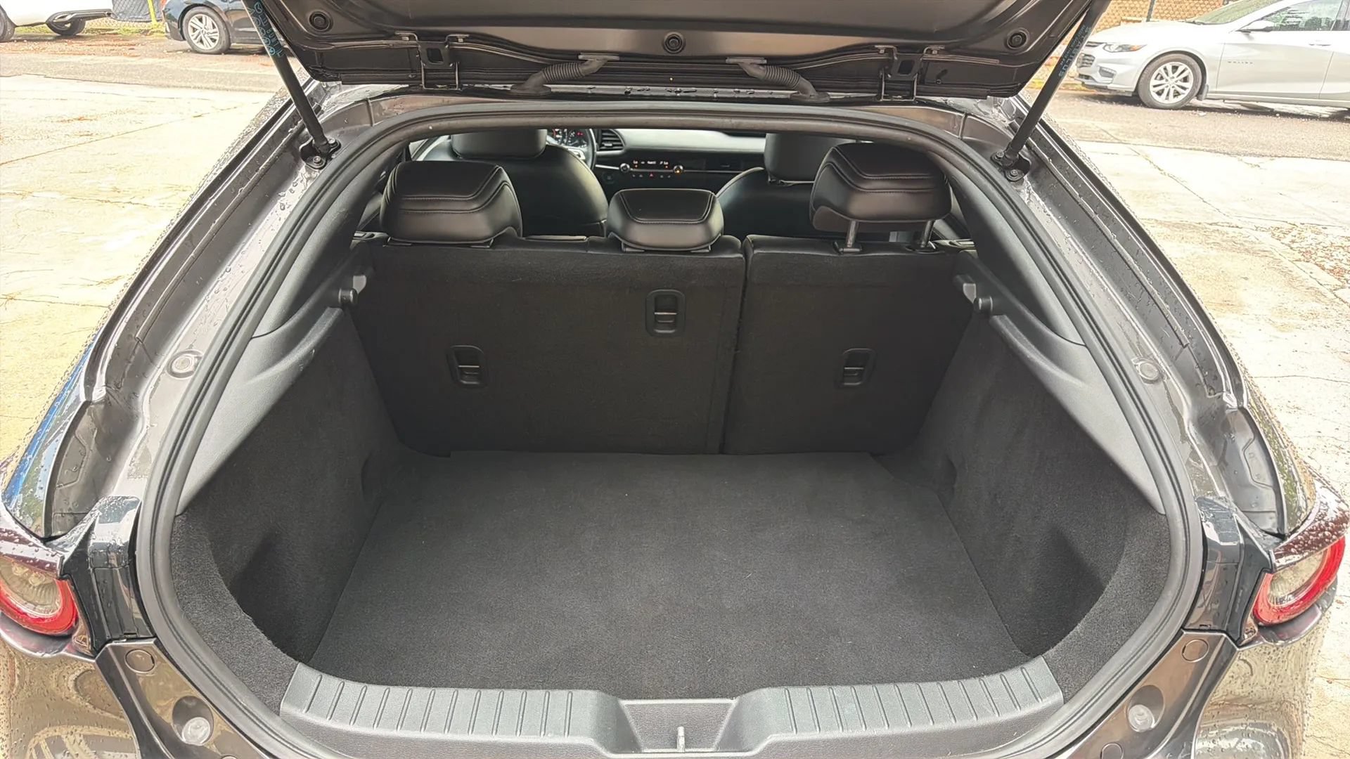 Used 2019 MAZDA MAZDA3 Hatchback w/ Premium Package FWD image 6