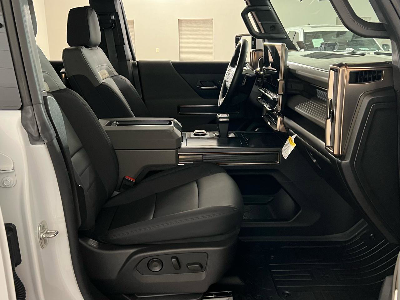 Used 2025 GMC Hummer EV 2X image 35
