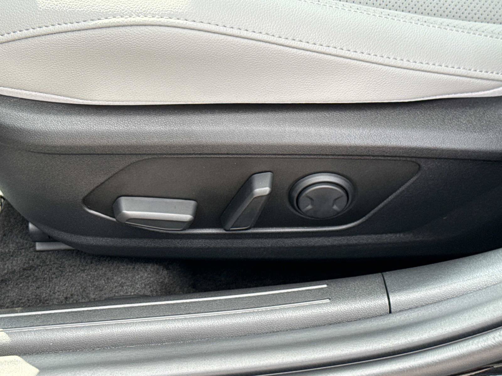 Certified 2026 Hyundai Elantra Limited FWD image 17