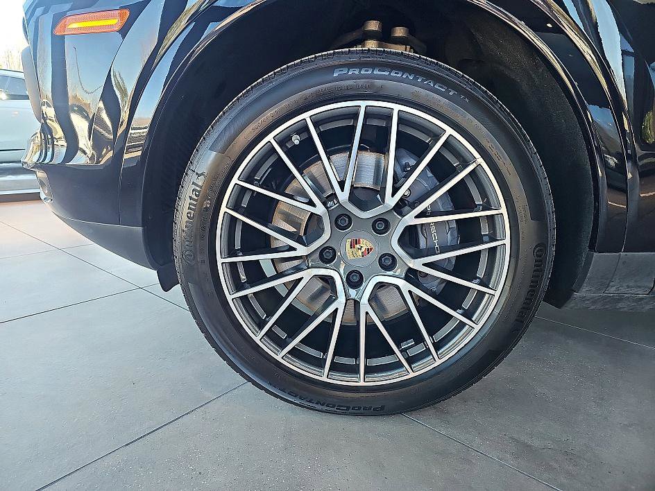 Used 2022 Porsche Cayenne image 9
