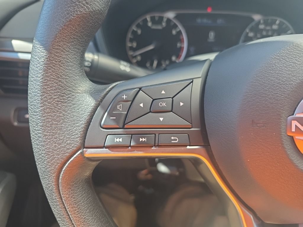 Used 2025 Nissan Altima 2.5 SV FWD image 17