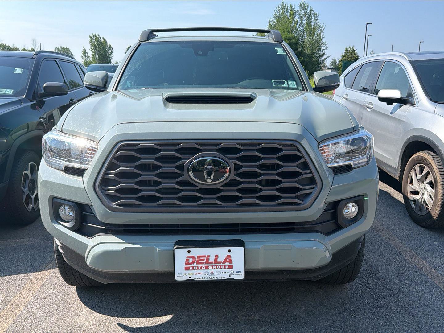 Used 2022 Toyota Tacoma TRD Sport w/ Technology Package AWD/4WD image 2