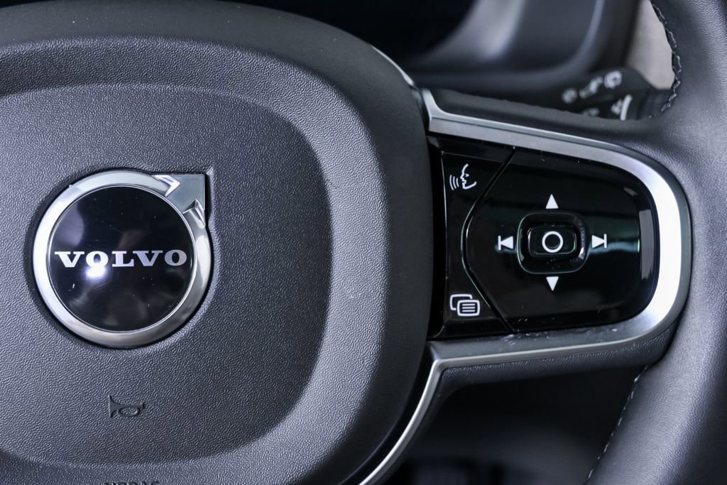 Certified 2025 Volvo XC90 B6 Plus image 13