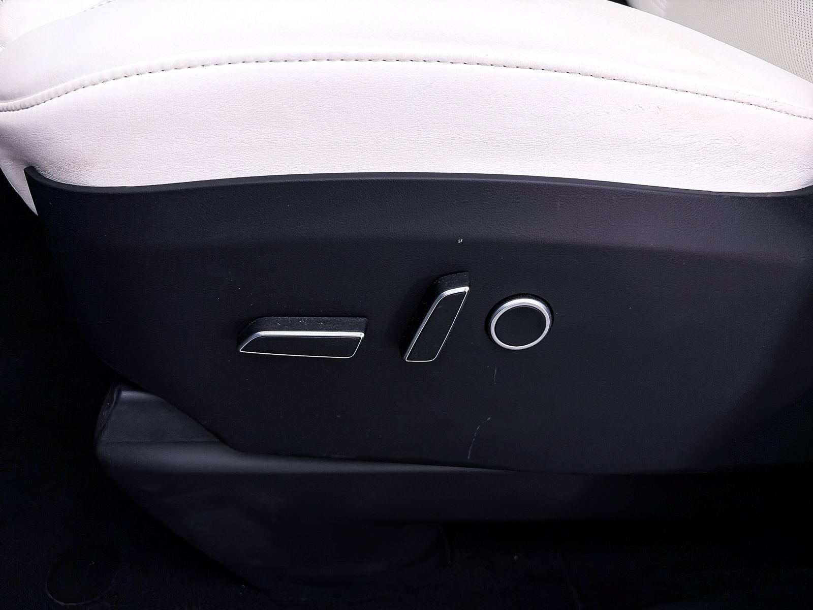 Used 2022 Tesla Model X AWD/4WD image 25