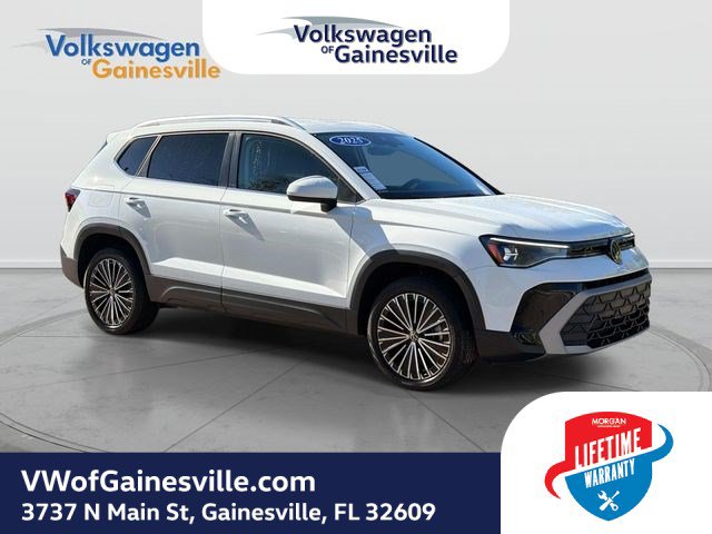 Used 2025 Volkswagen Taos SE FWD image 1