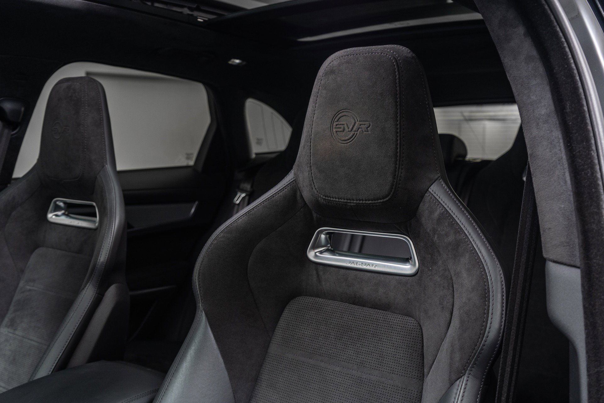 Used 2023 Jaguar F-PACE SVR image 26