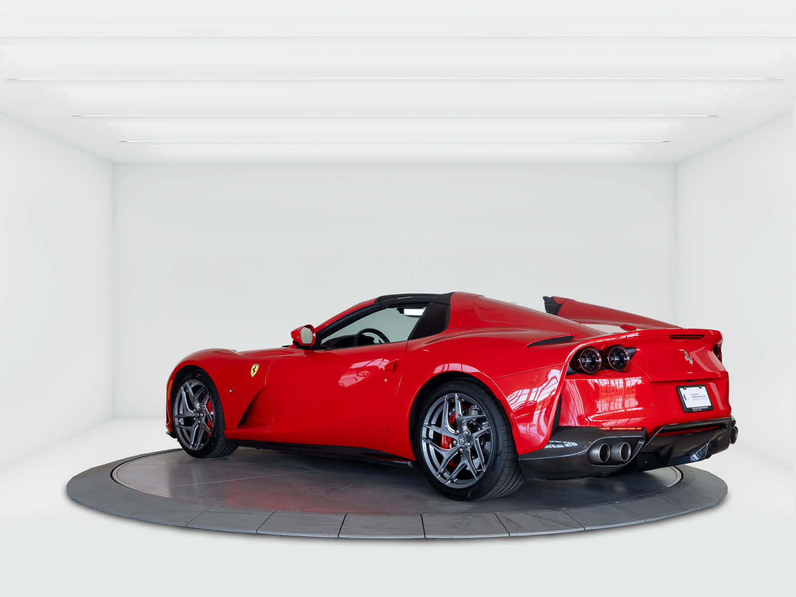 Used 2021 Ferrari 812 GTS image 3