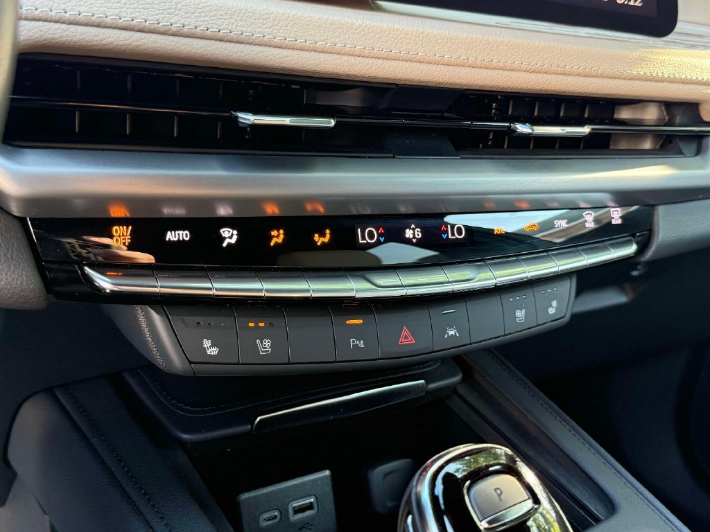 Certified 2025 Cadillac XT4 Premium Luxury FWD image 28