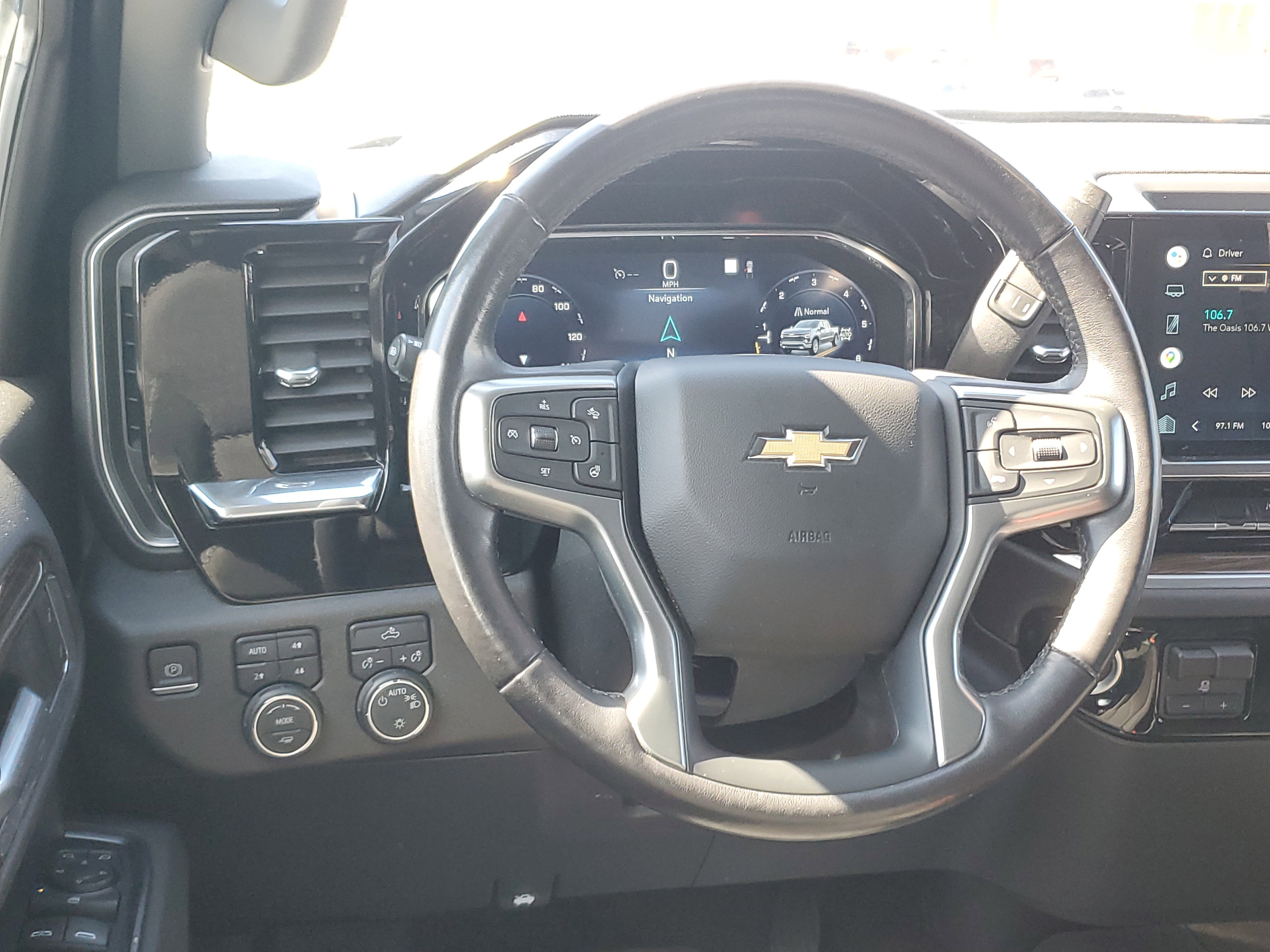 Used 2022 Chevrolet Silverado 1500 LT w/ Z71 Off-Road Package AWD/4WD image 9