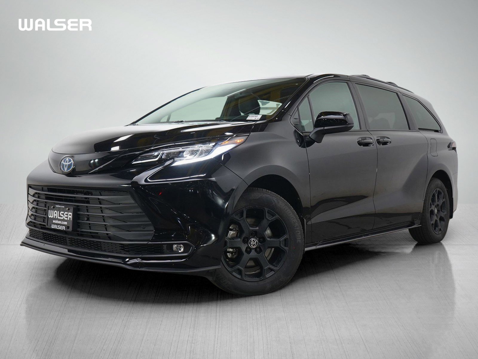 Certified 2025 Toyota Sienna XLE Woodland Edition AWD/4WD image 1