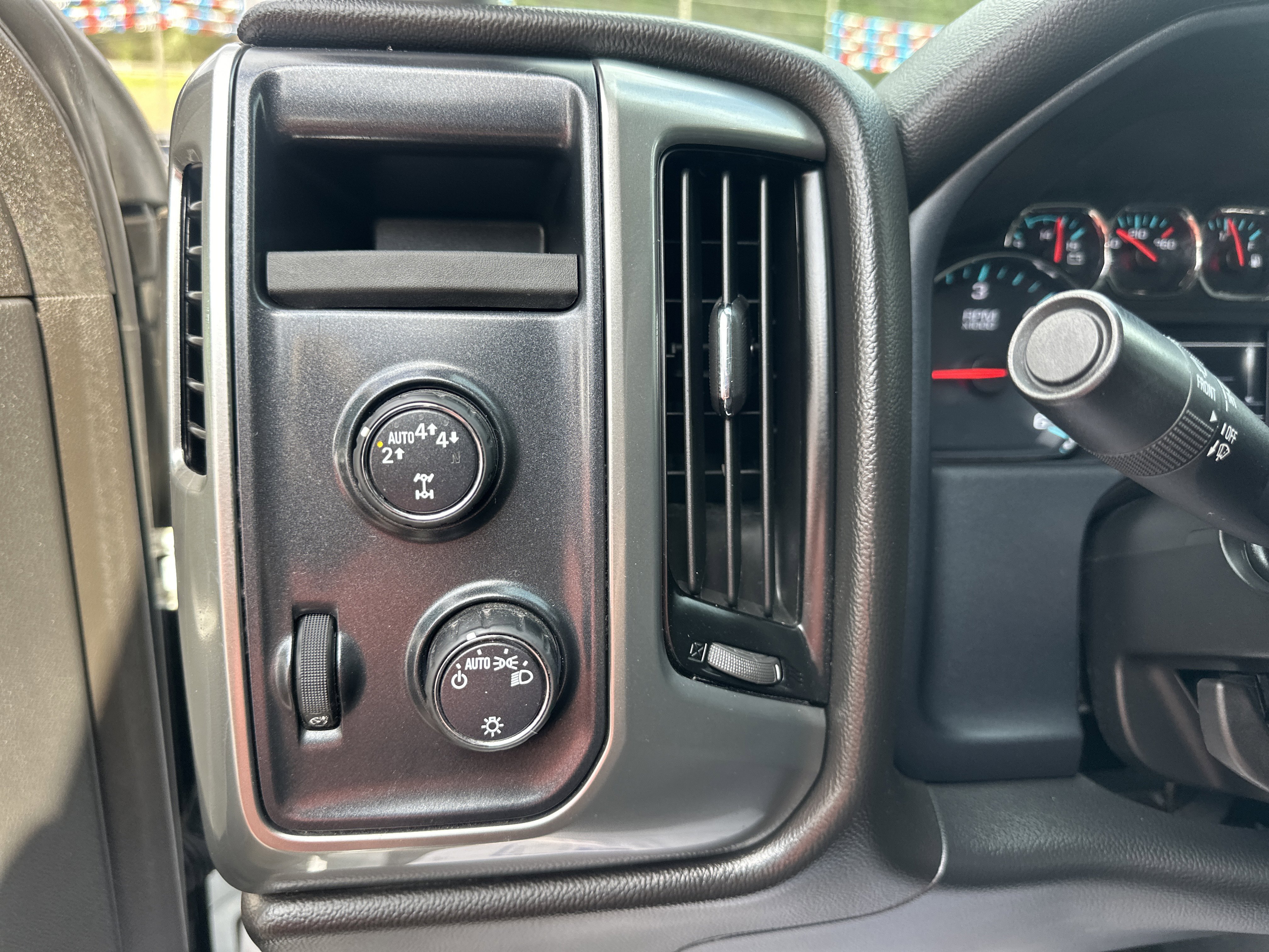 Used 2018 Chevrolet Silverado 1500 LT image 10
