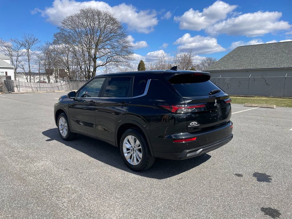 New 2026 Mitsubishi Outlander ES image 8