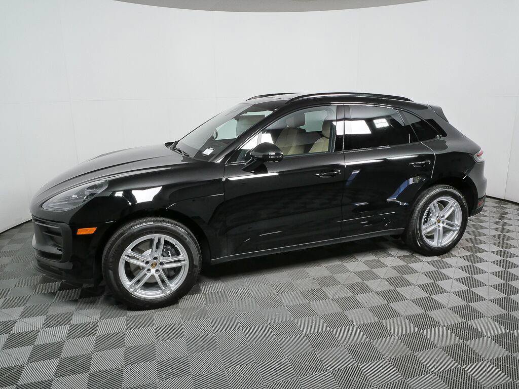 Certified 2026 Porsche Macan AWD/4WD image 2